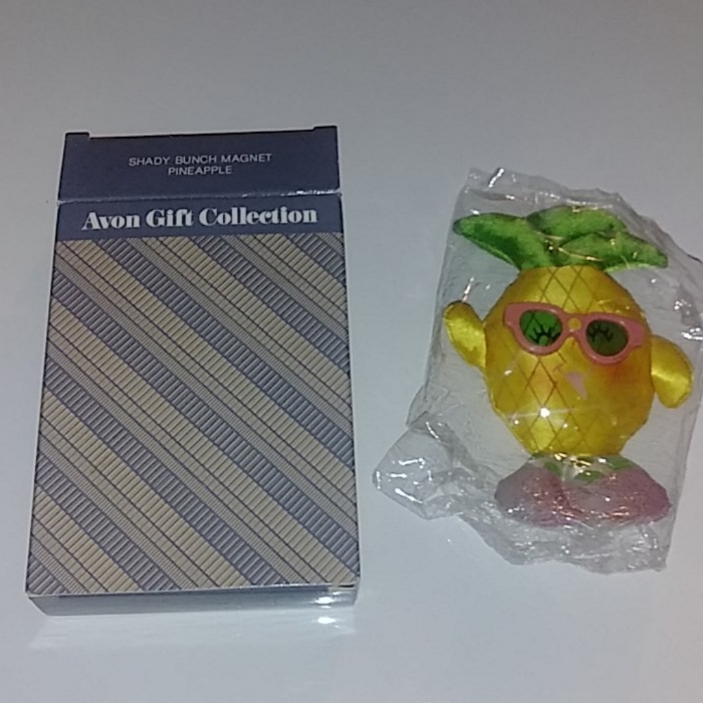 COPY - Shady Bunch Magnet Pineapple